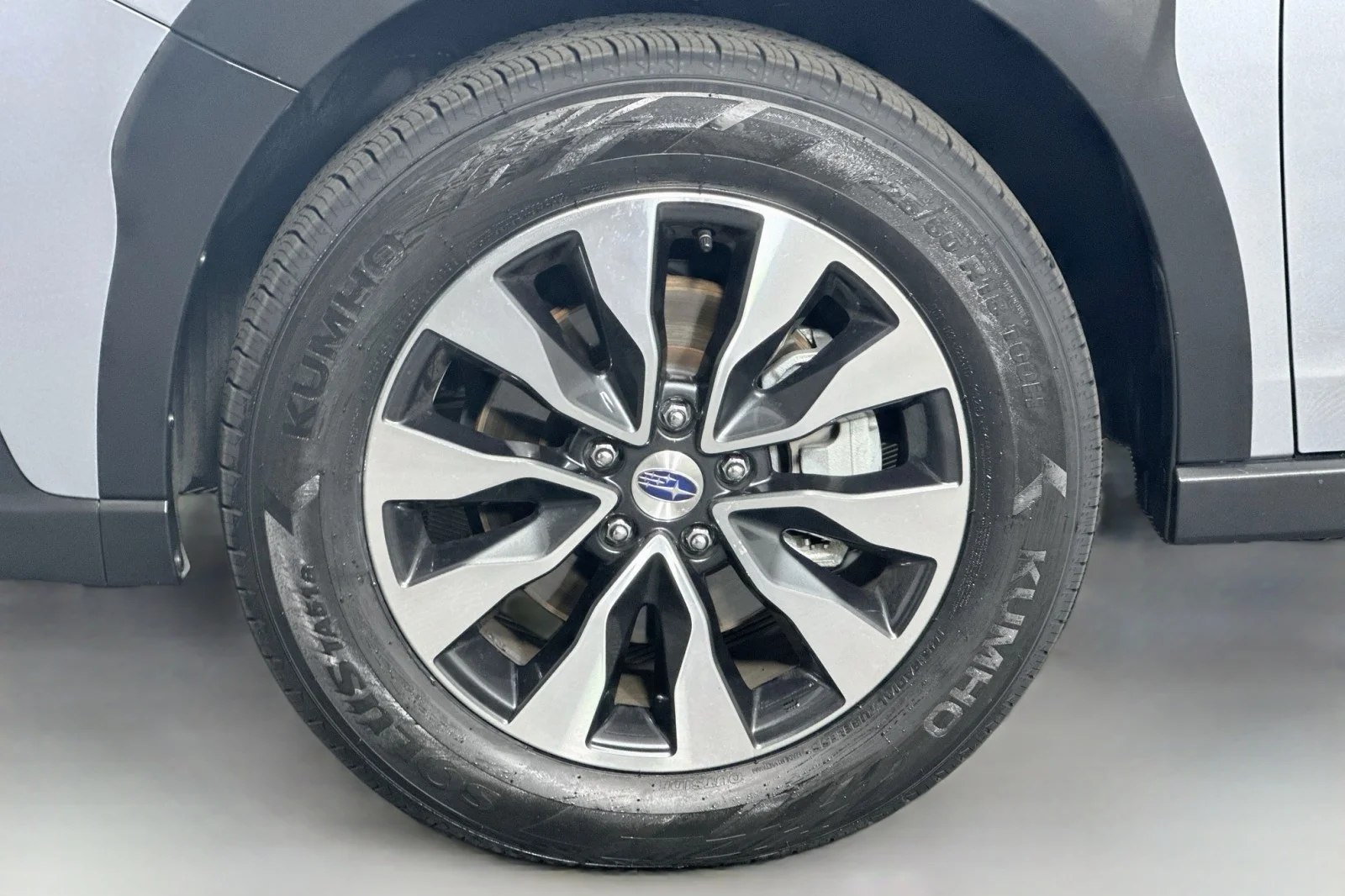Used 2024 Ice Silver Metallic Subaru Limited image 11