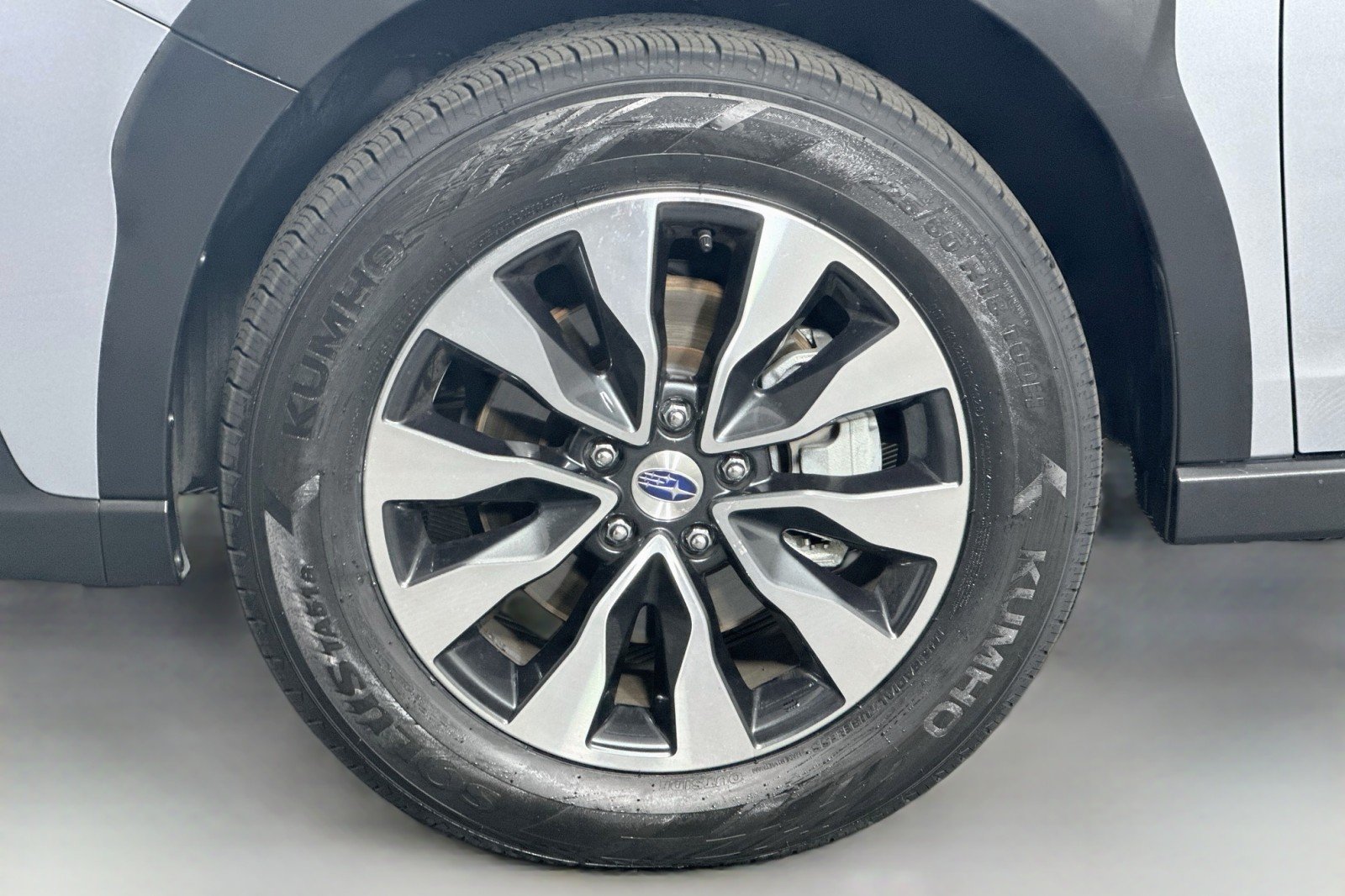 Used 2024 Ice Silver Metallic Subaru Limited image 11