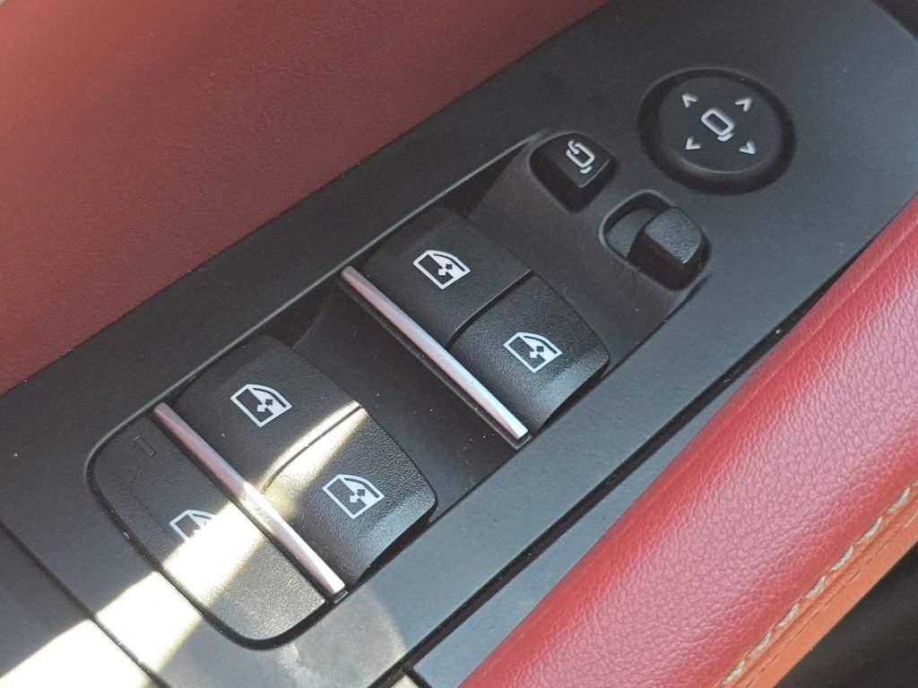 Used 2025 Gray Metallic BMW M60i image 27