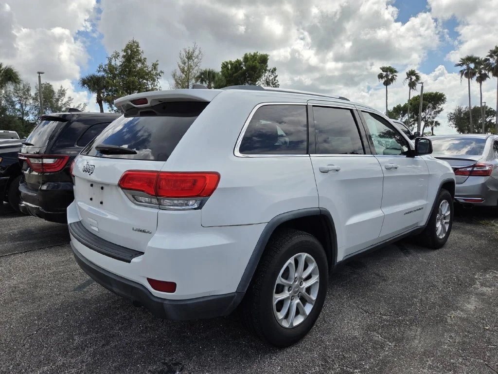Used 2015 Bright White Clearcoat Jeep Laredo image 5