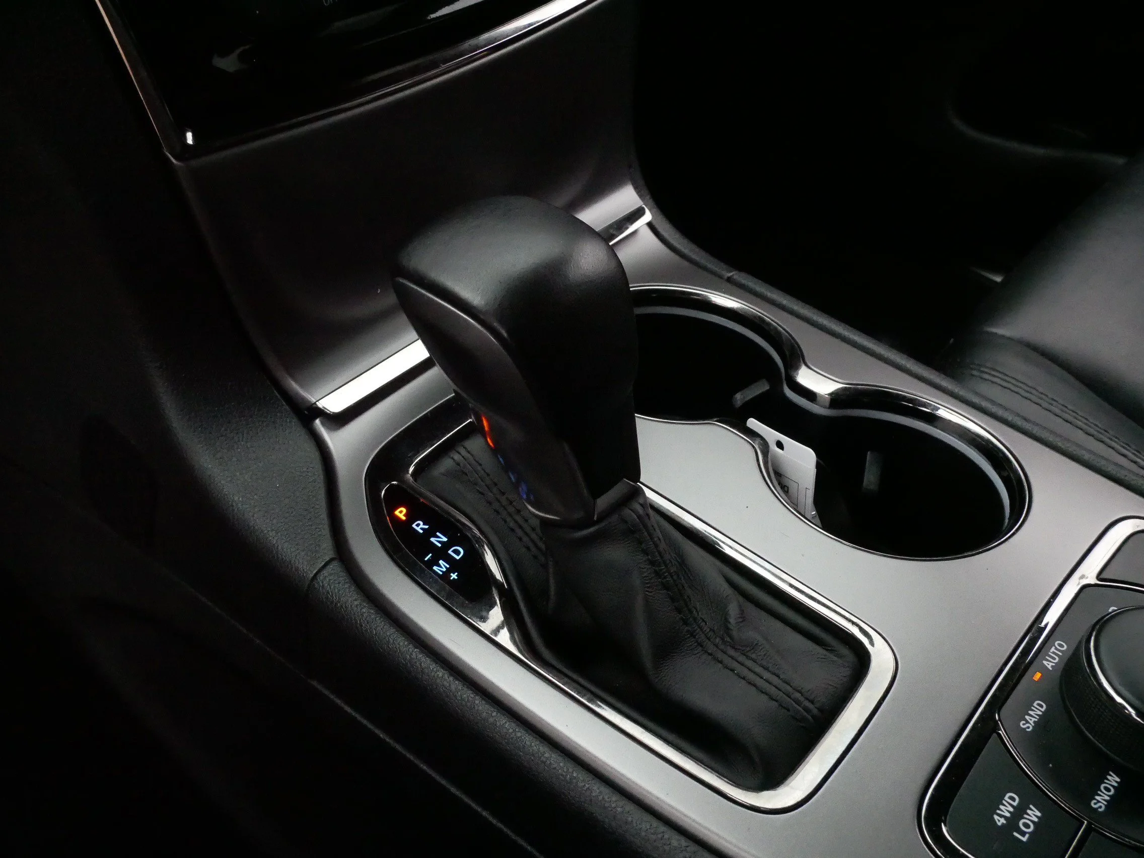 Used 2020 Diamond Black Crystal Pearlcoat Jeep Limited X image 24