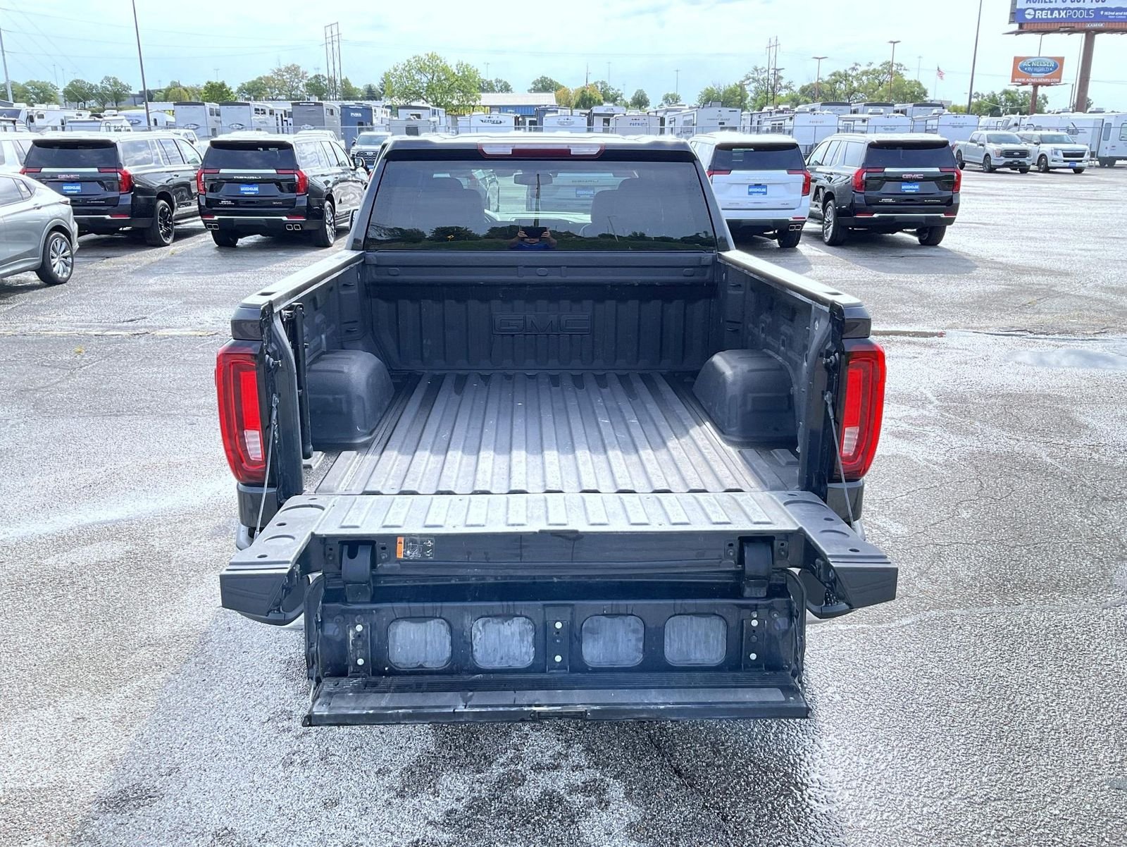 Used 2022 Silver GMC SLT image 21