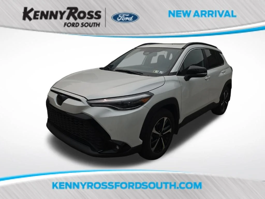 Used 2025  Toyota Hybrid XSE image 1