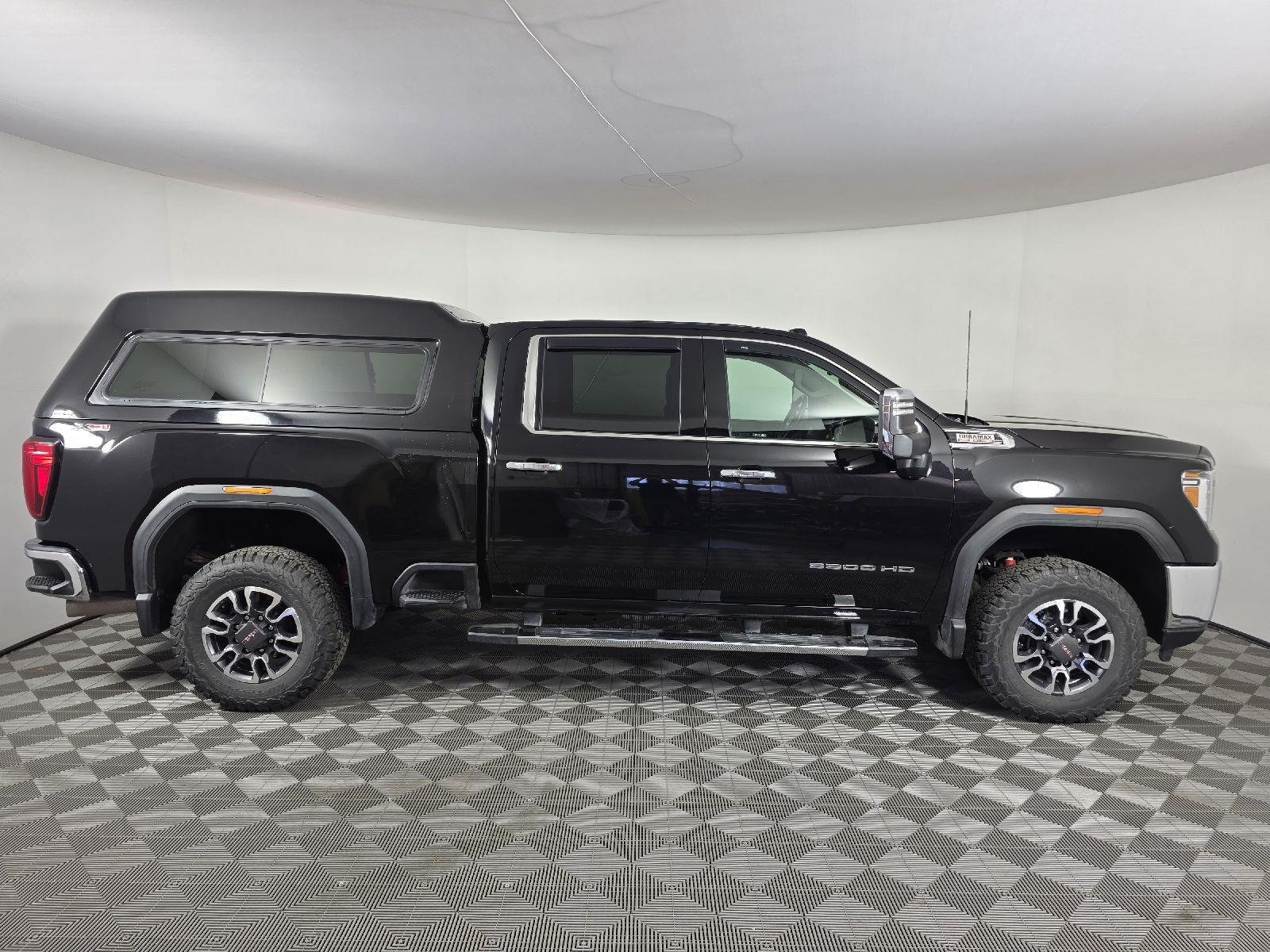 Used 2021 Ebony Twilight Metallic GMC SLT image 10