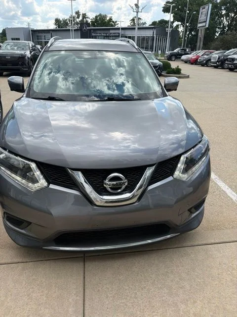 Used 2016 Gray Nissan SV image 2
