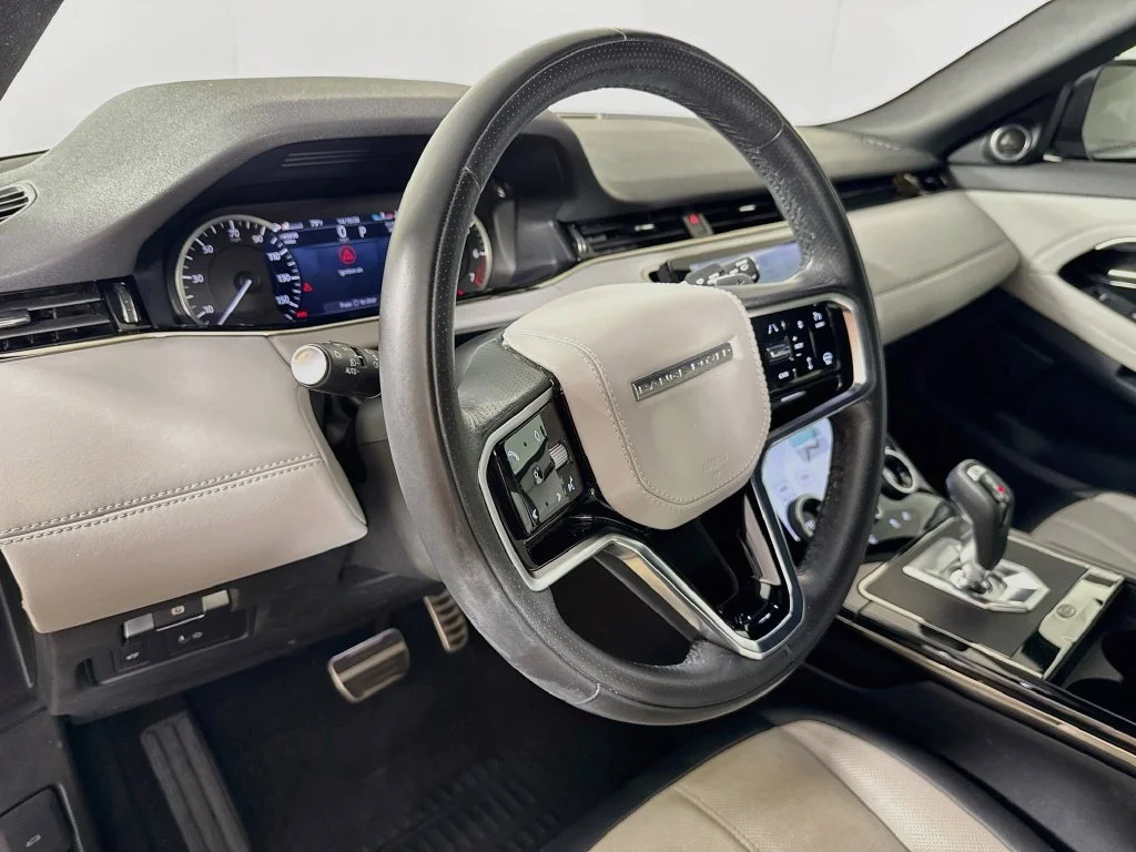 Used 2023 Gray Land Rover R-Dynamic SE image 10
