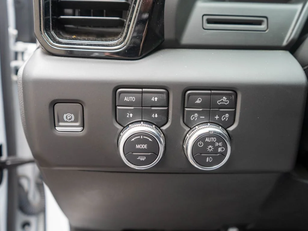 Used 2023 White GMC AT4 image 25