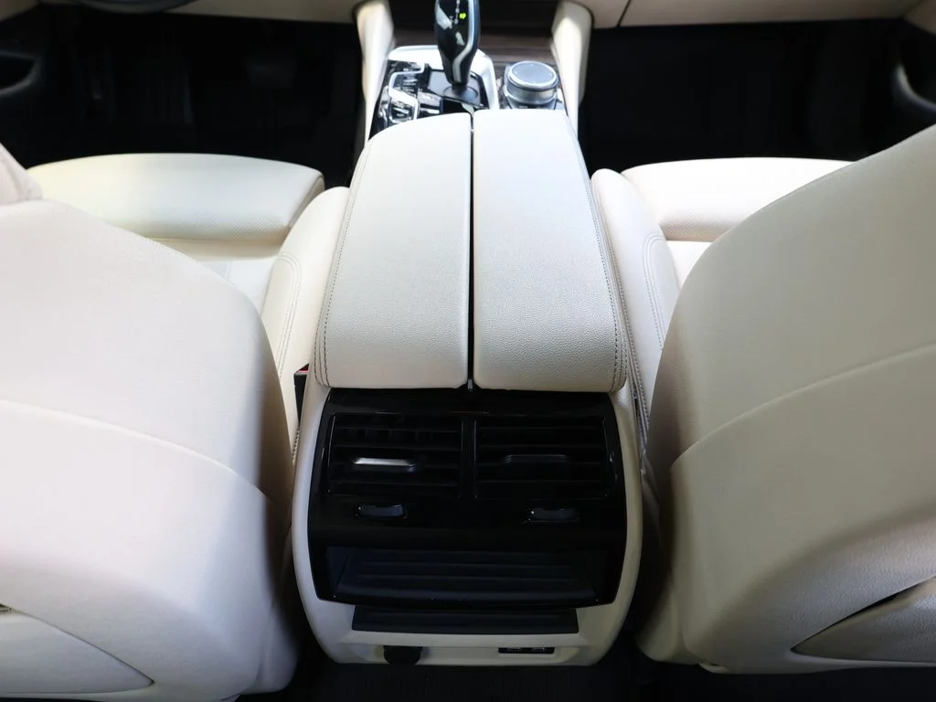 Used 2021 Gray BMW 530i xDrive image 28