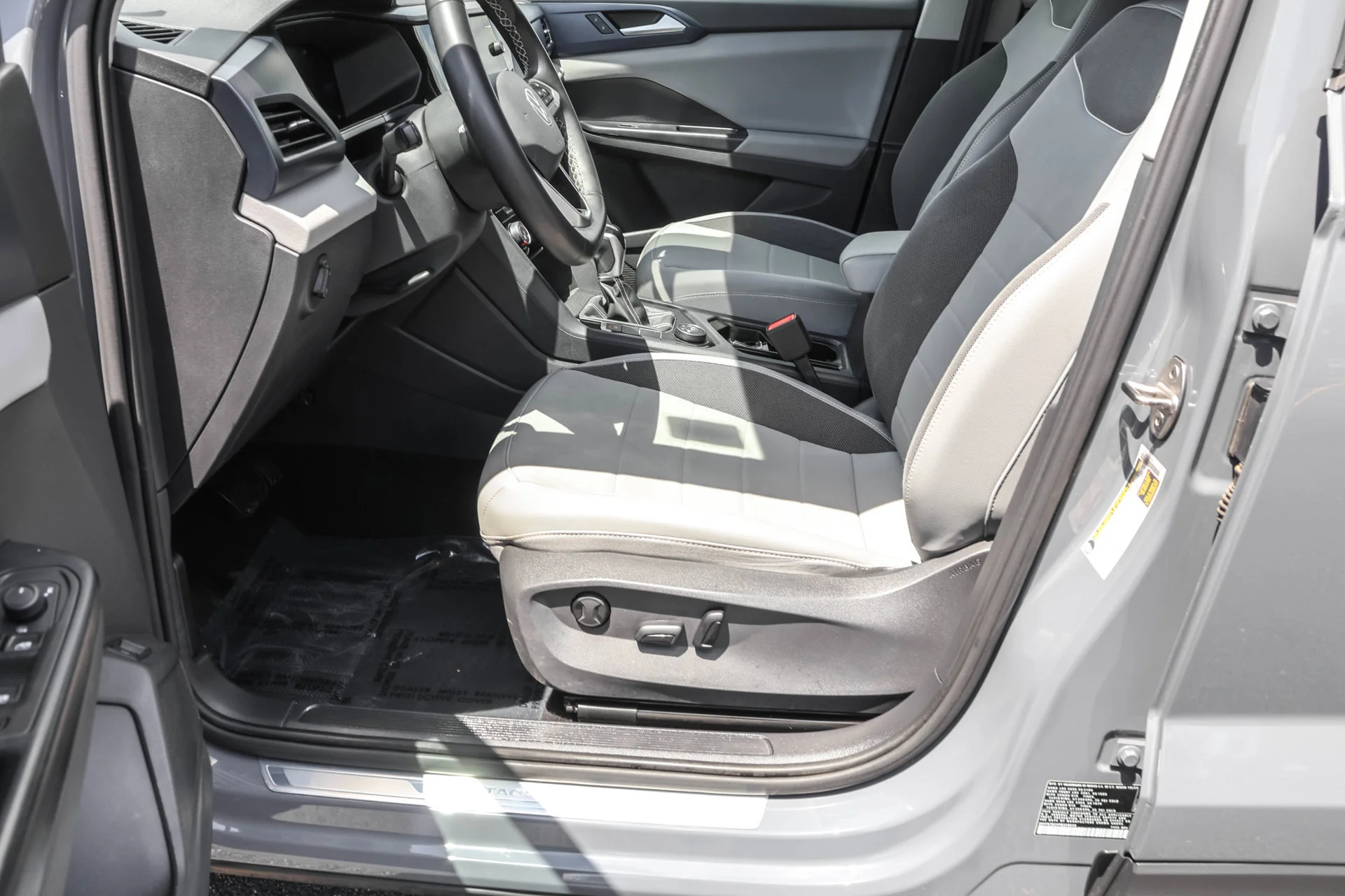 2023 Volkswagen Taos SE - Photo 23