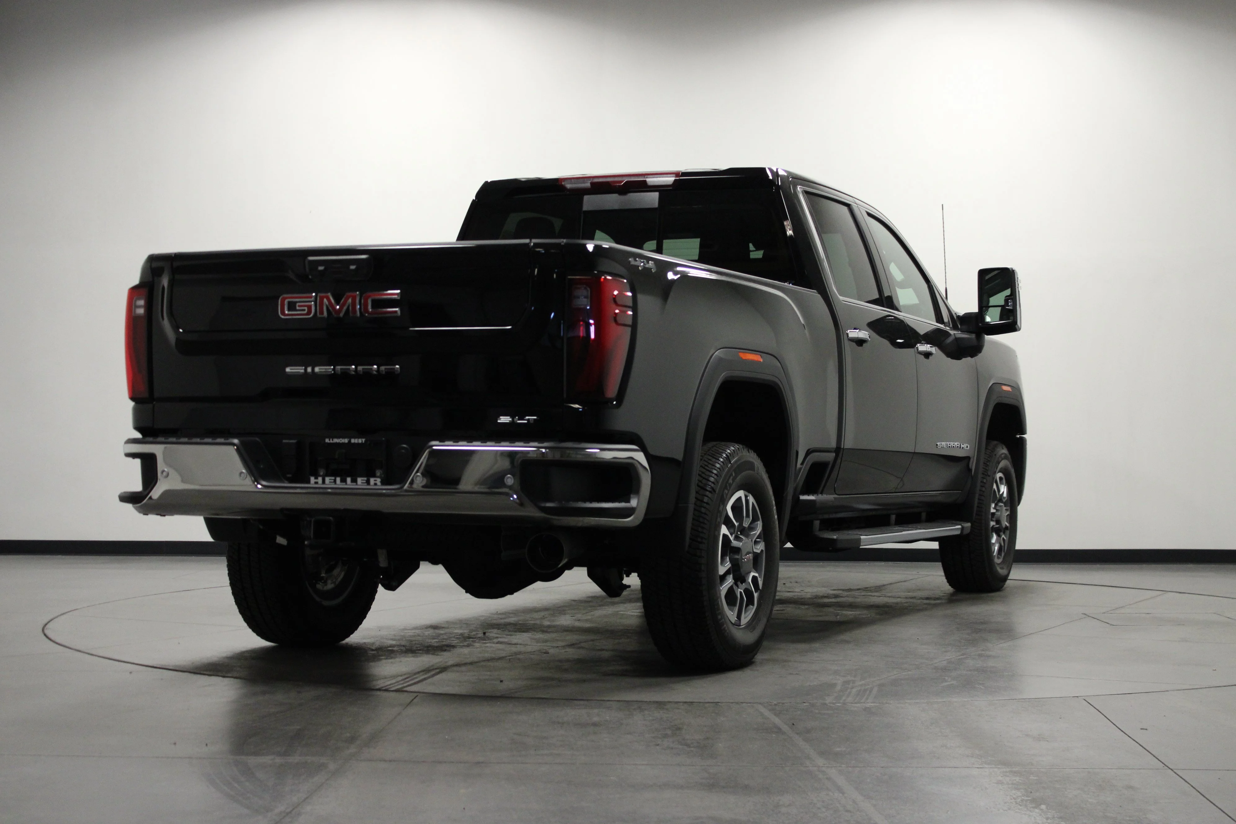 New 2026 Onyx Black GMC SLT image 4