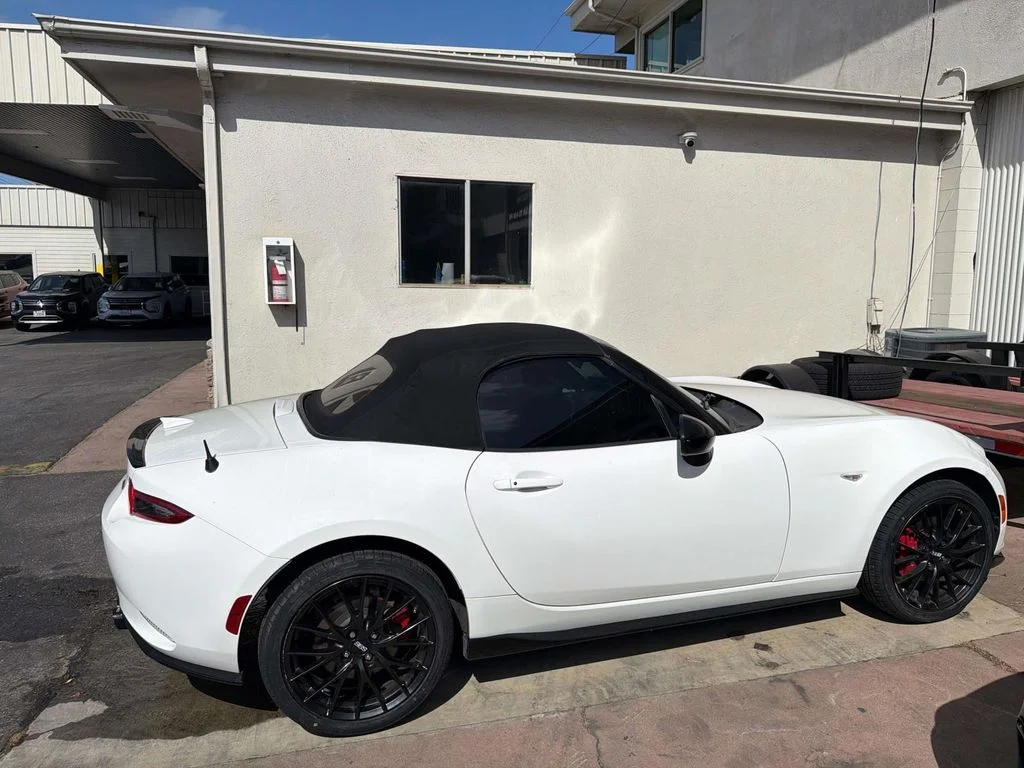 Used 2016 Arctic White Mazda Club image 3