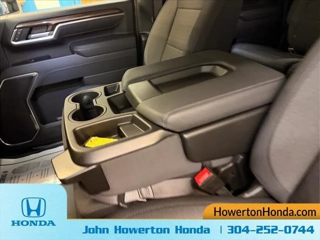 Used 2025 White Chevrolet LT image 16