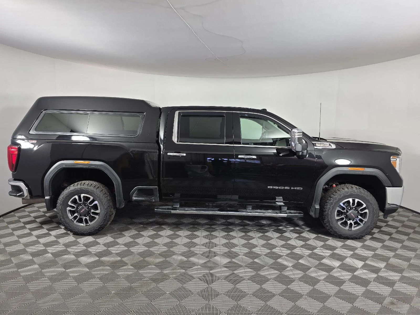 Used 2021 Ebony Twilight Metallic GMC SLT image 10