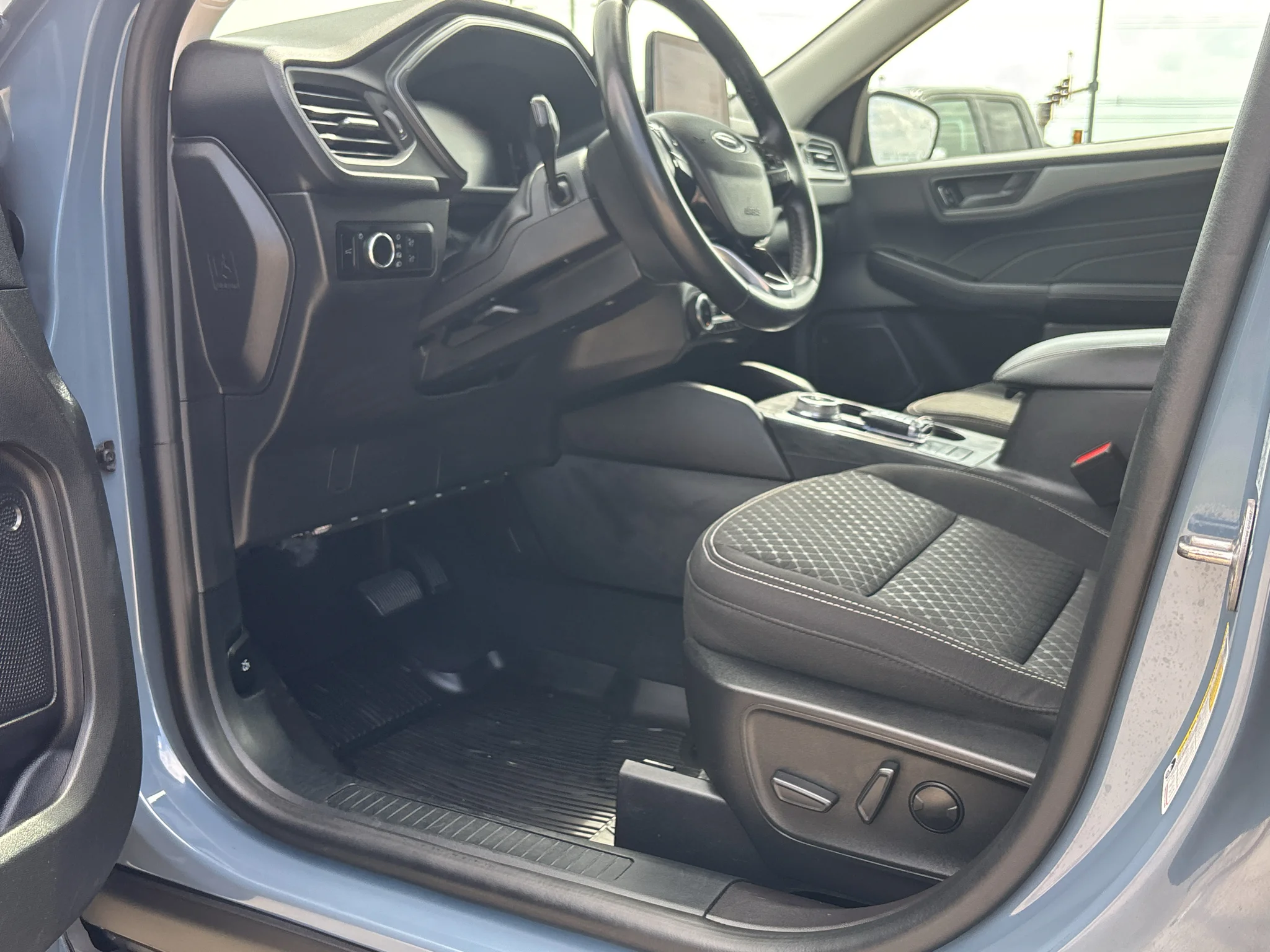 Used 2023 Vapor Blue Metallic Ford Active image 9