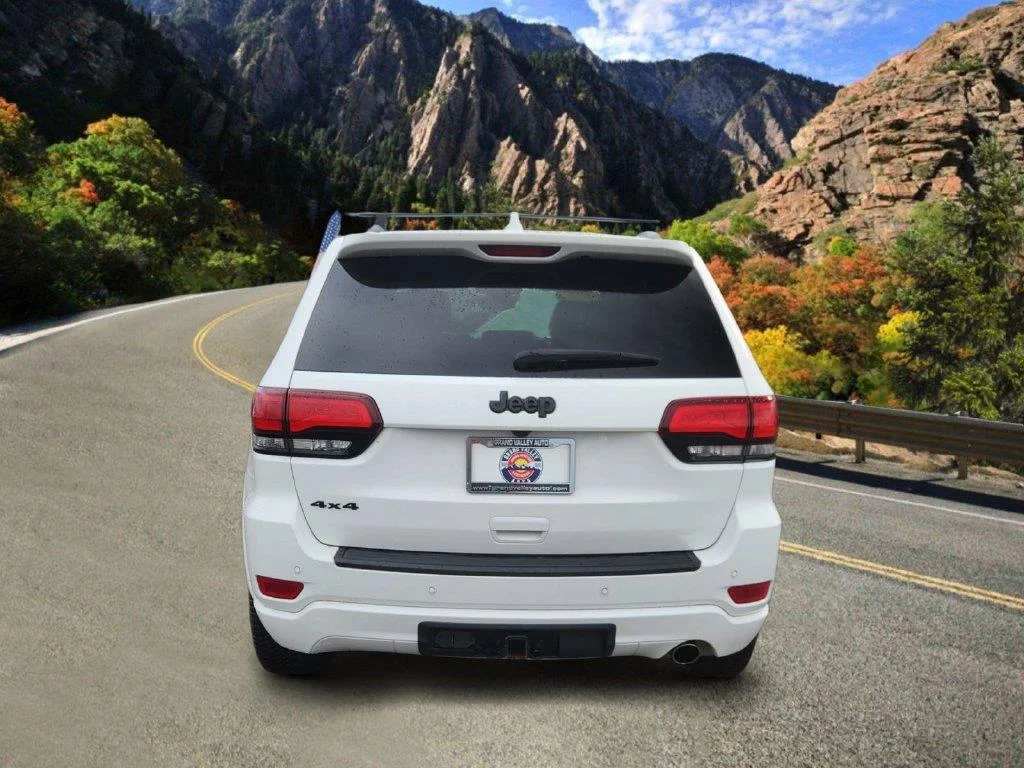 Used 2022 Bright White Clearcoat Jeep Laredo X image 4