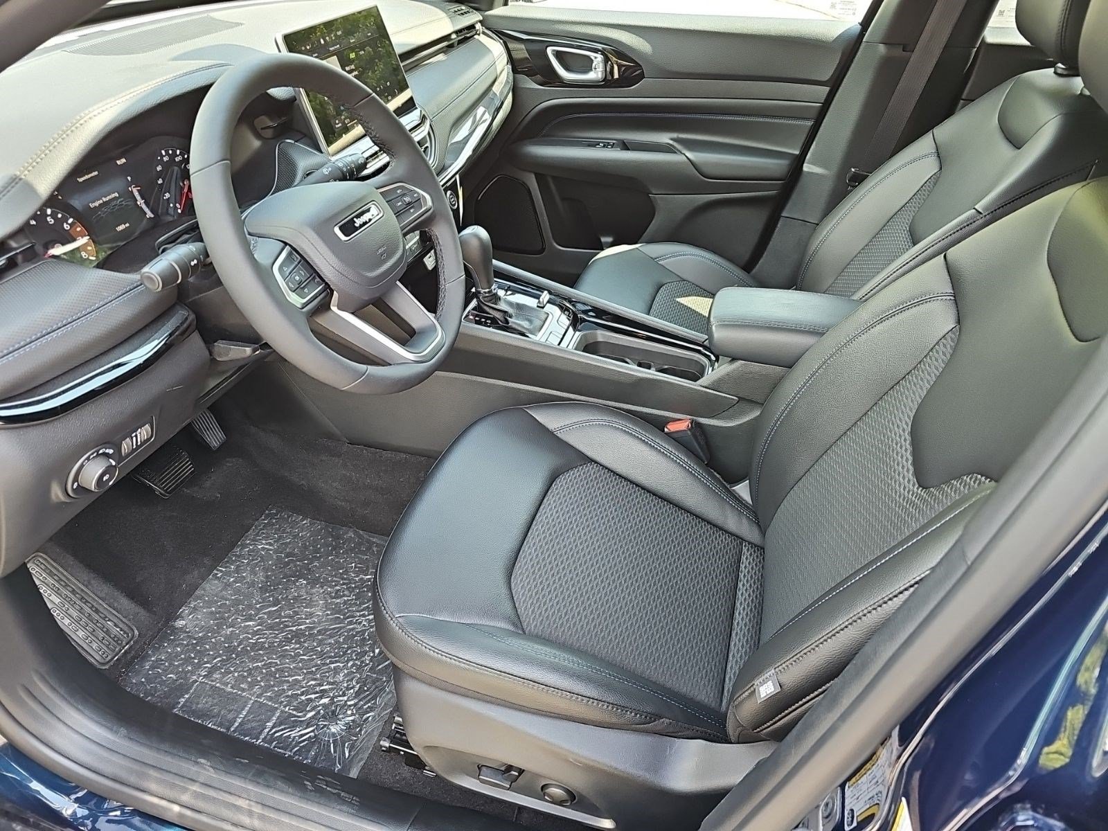 New 2026 Fathom Blue Pearl Coat Jeep Latitude Altitude image 17