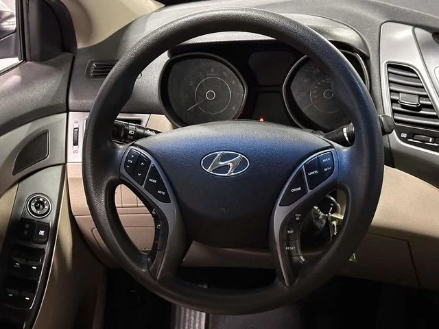Used 2015 Quartz White Pearl Hyundai SE image 19