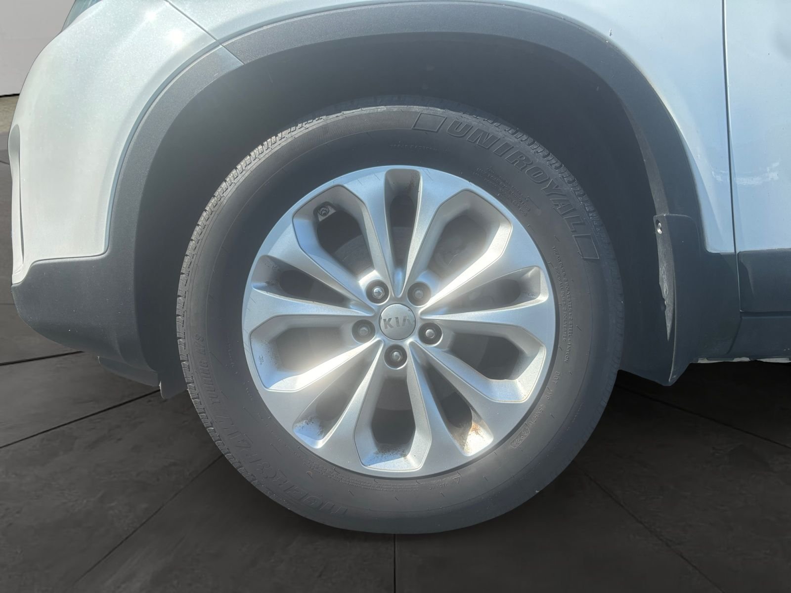Used 2015 White Kia EX image 14
