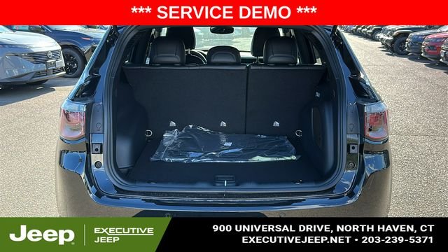 New 2025 Diamond Black Crystal Pearl-Coat Exterior Paint Jeep Limited image 23