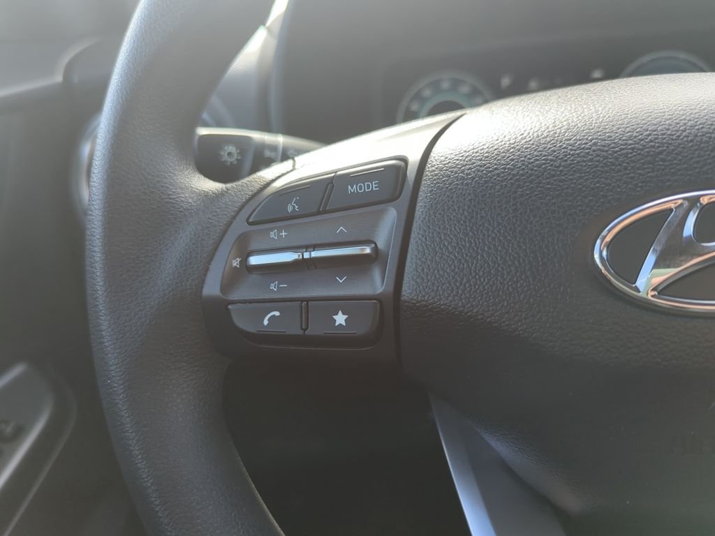 Used 2023 White Hyundai SE image 23