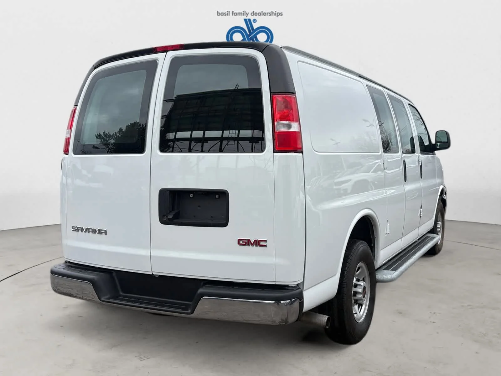 Used 2024 Summit White GMC  image 6