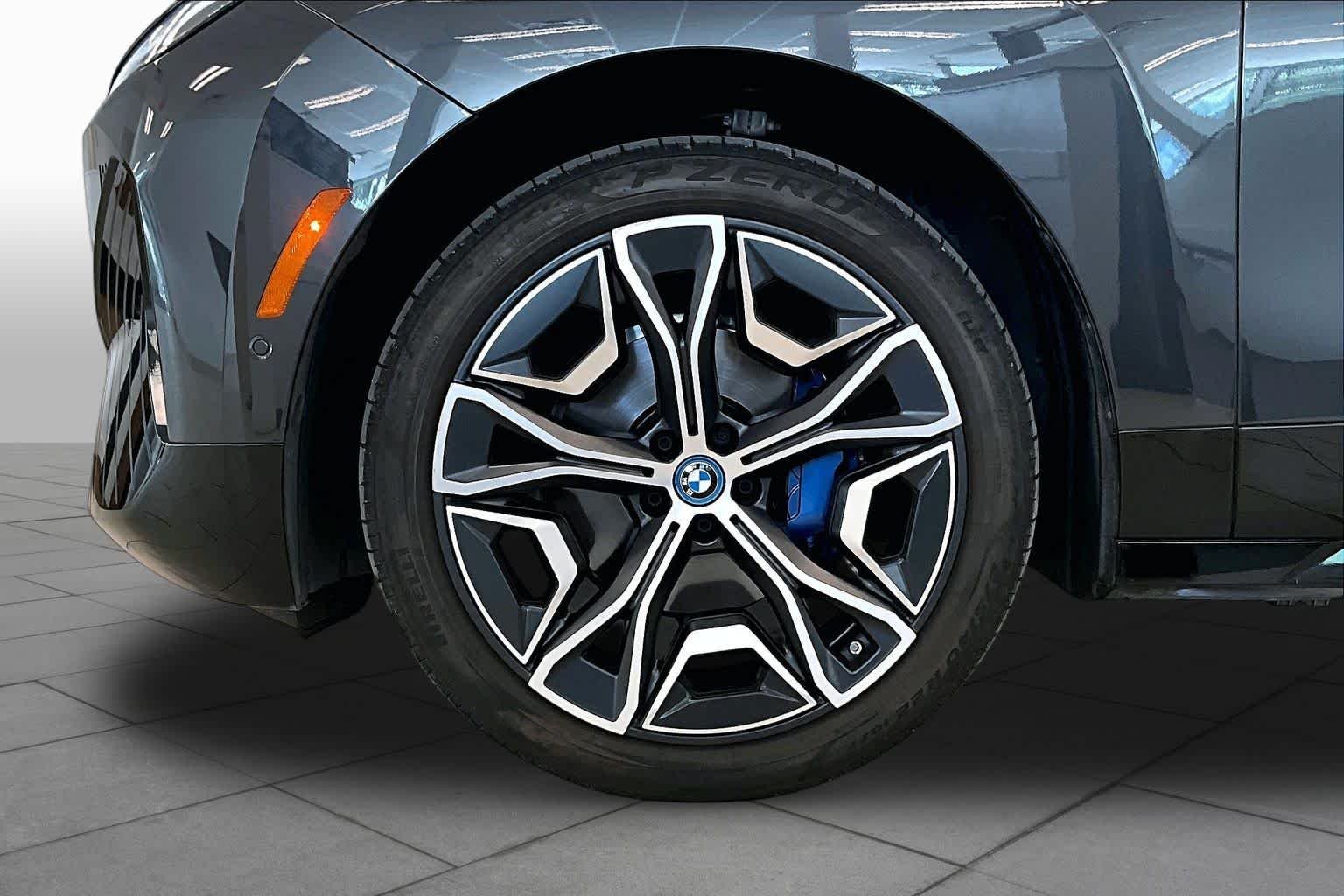 Used 2024 Dark Graphite Metallic BMW xDrive50 image 10