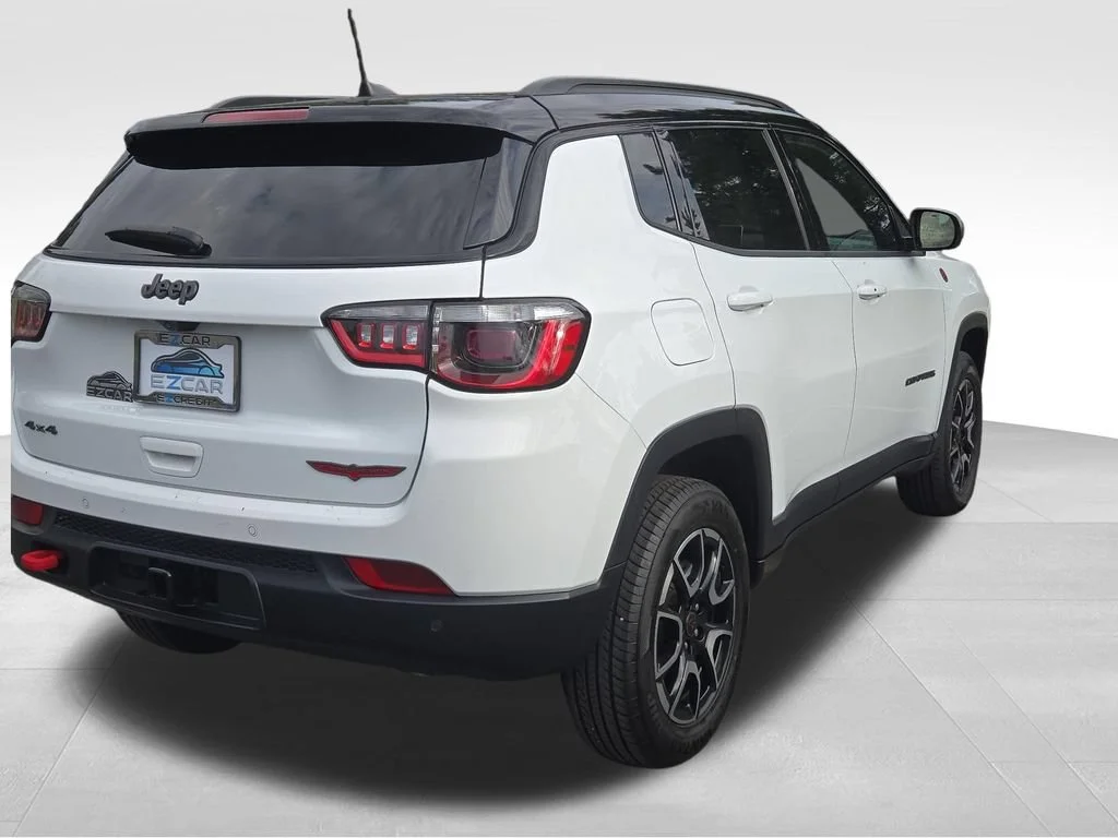Used 2025 White Jeep Trailhawk image 11
