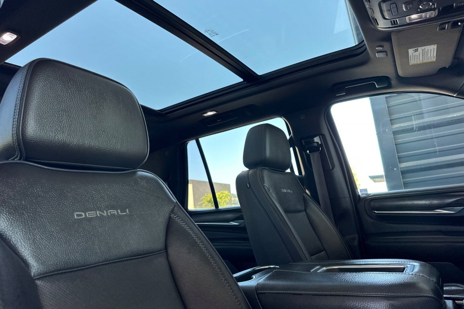 2021 GMC Yukon Denali - Photo 19