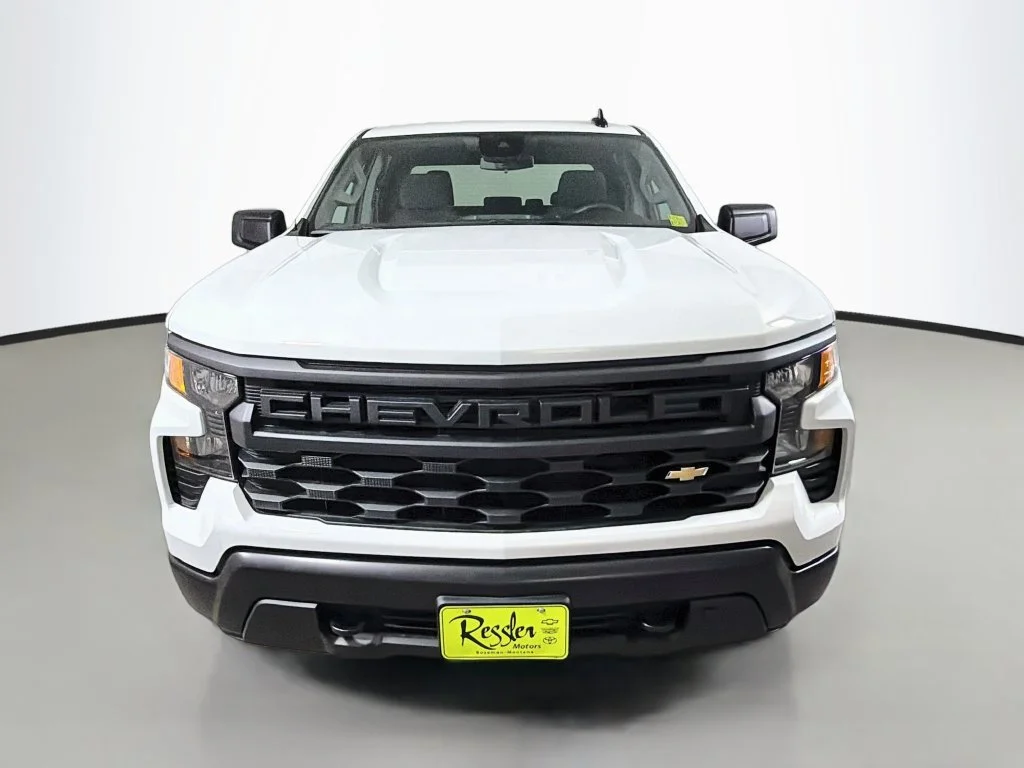New 2026 Summit White Chevrolet WT image 2