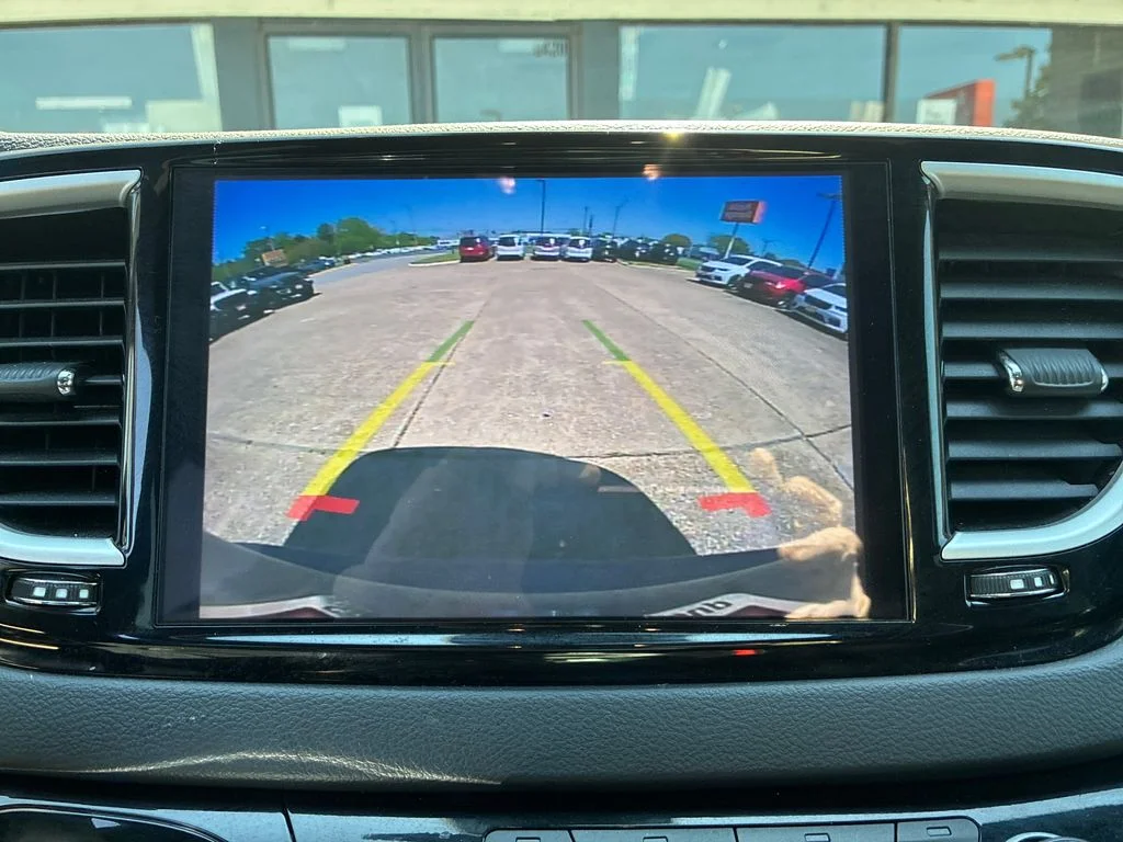 Used 2025 White Chrysler Select image 31