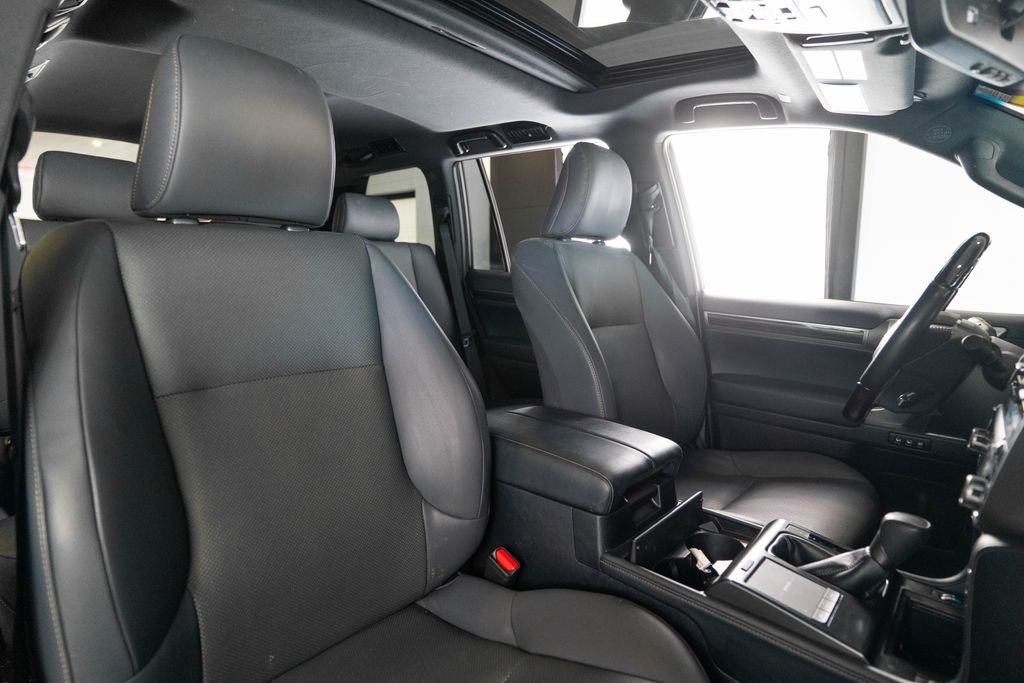Used 2022 Black Lexus 460 image 14