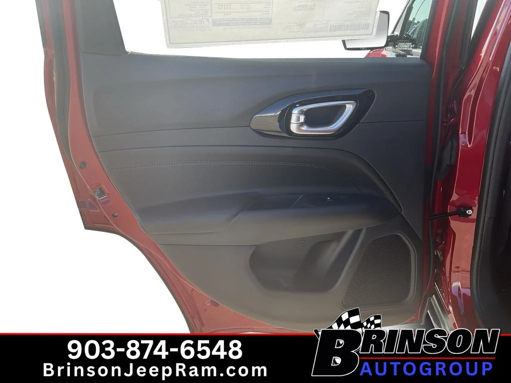 New 2026 Red Hot Pearl-Coat Exterior Paint Jeep Latitude Altitude image 6
