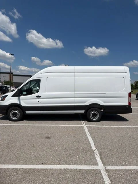 New 2026 Oxford White Ford Cargo Van image 4