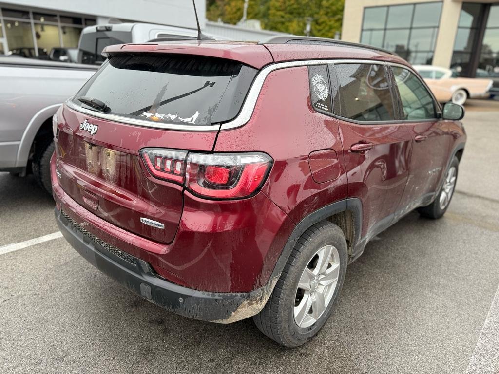 2022 Jeep Compass Latitude photo 2