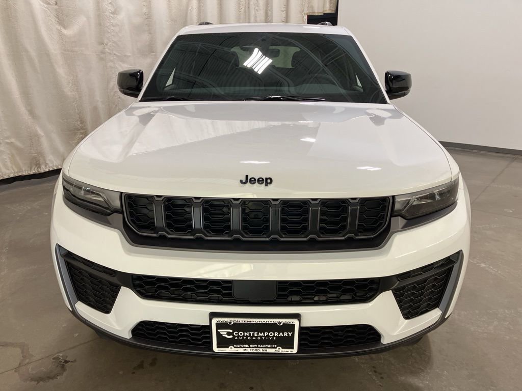 New 2026 Bright White Clear-Coat Exterior Paint Jeep Laredo Altitude image 17