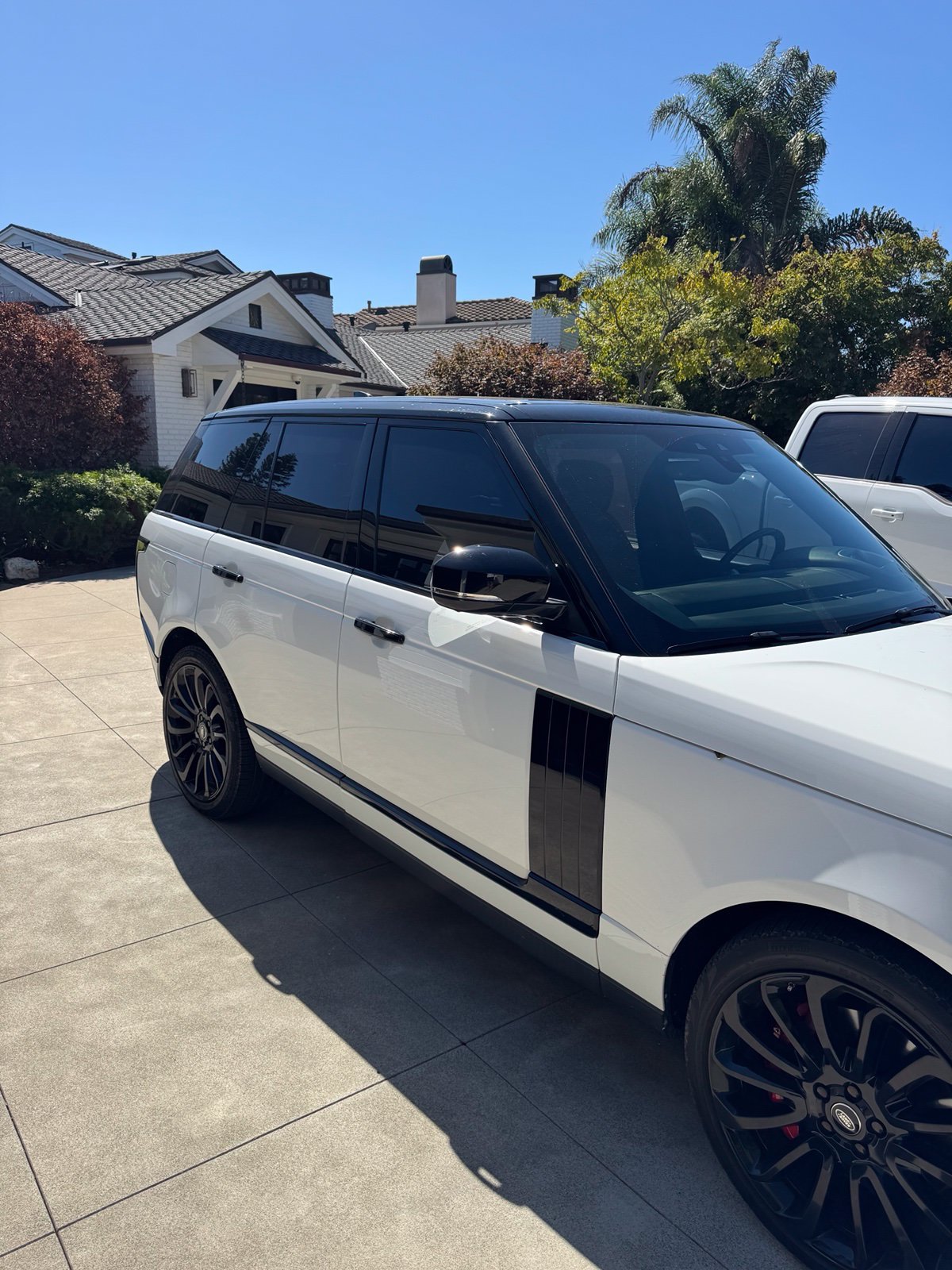 Used 2019 White Land Rover 5.0L V8 Supercharged Autobiography image 1