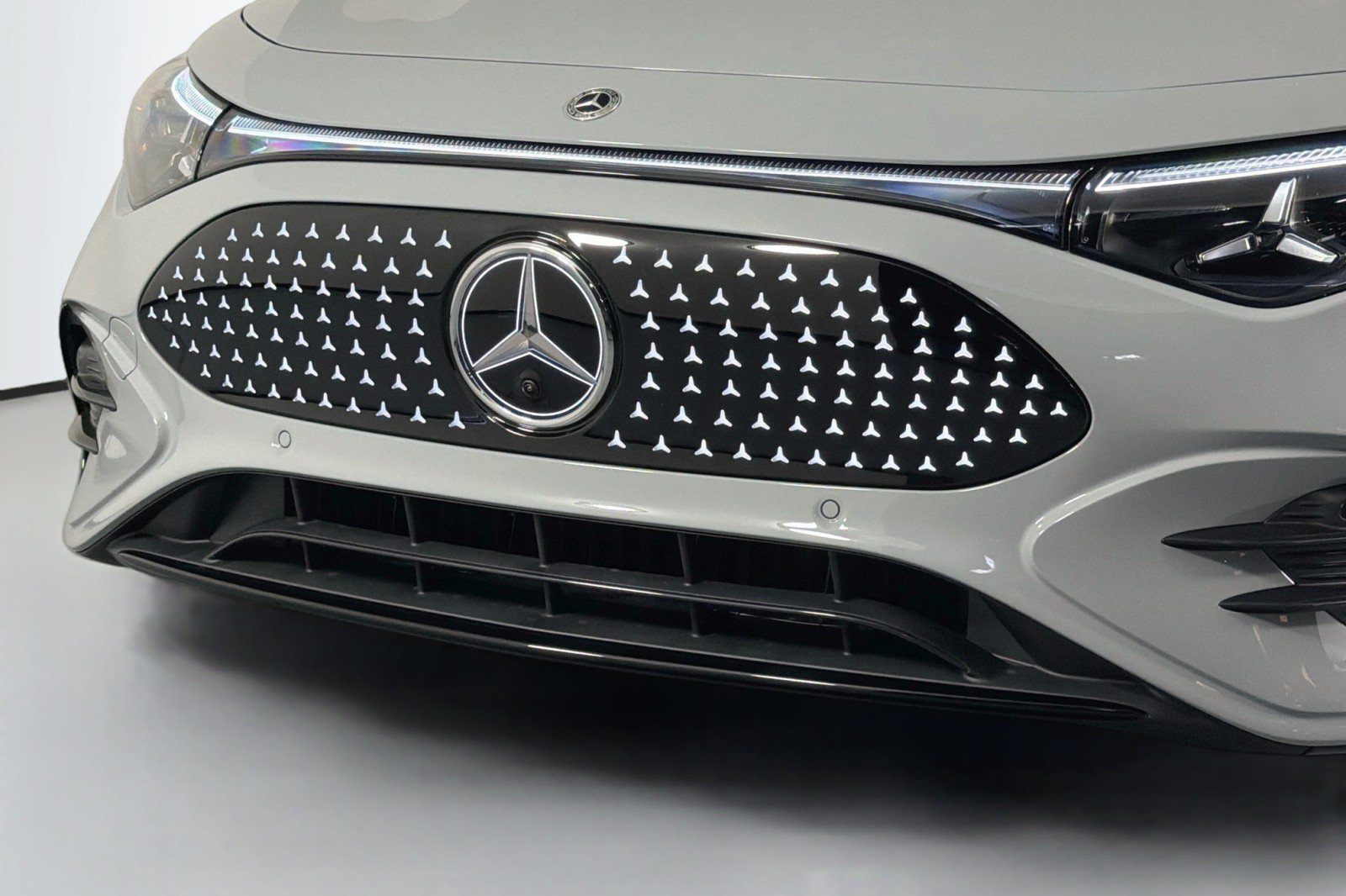 New 2027 MANUFAKTUR Alpine Grey Mercedes-Benz CLA 350 Electric image 12