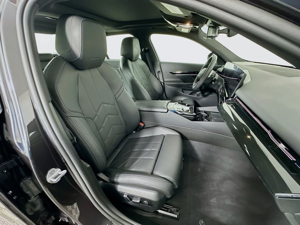 2025 BMW 5 Series 530i - Photo 29