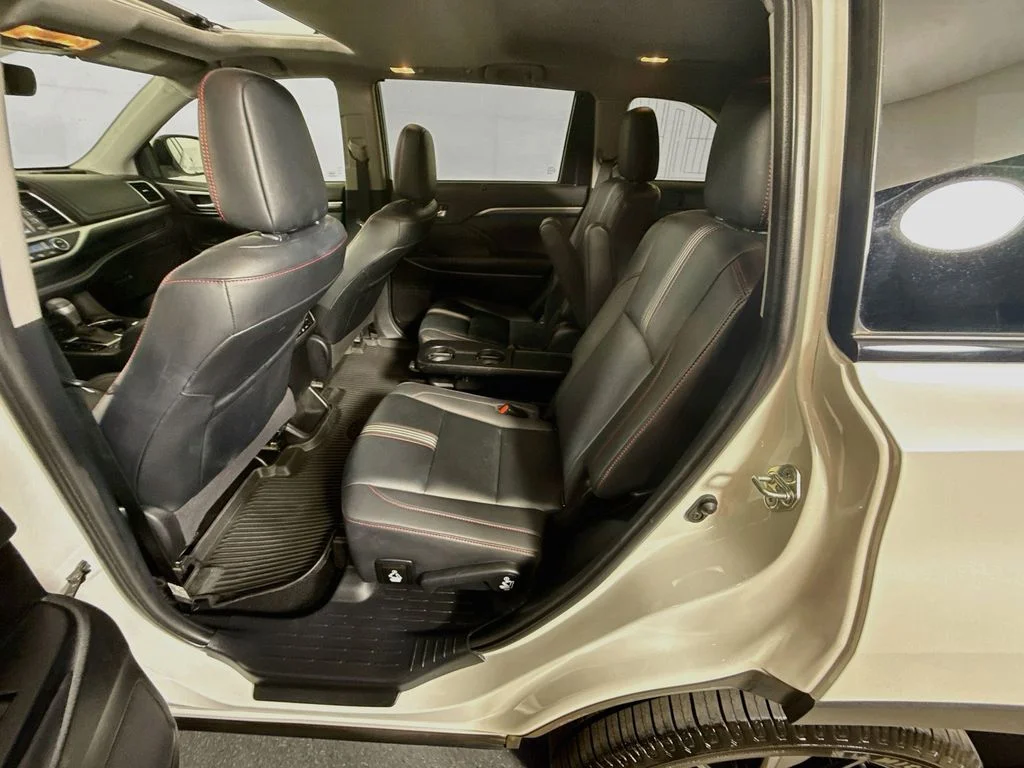 Used 2019 Blizzard Pearl Toyota SE image 23