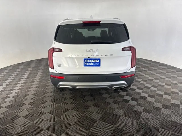 Used 2022 White Kia S image 8