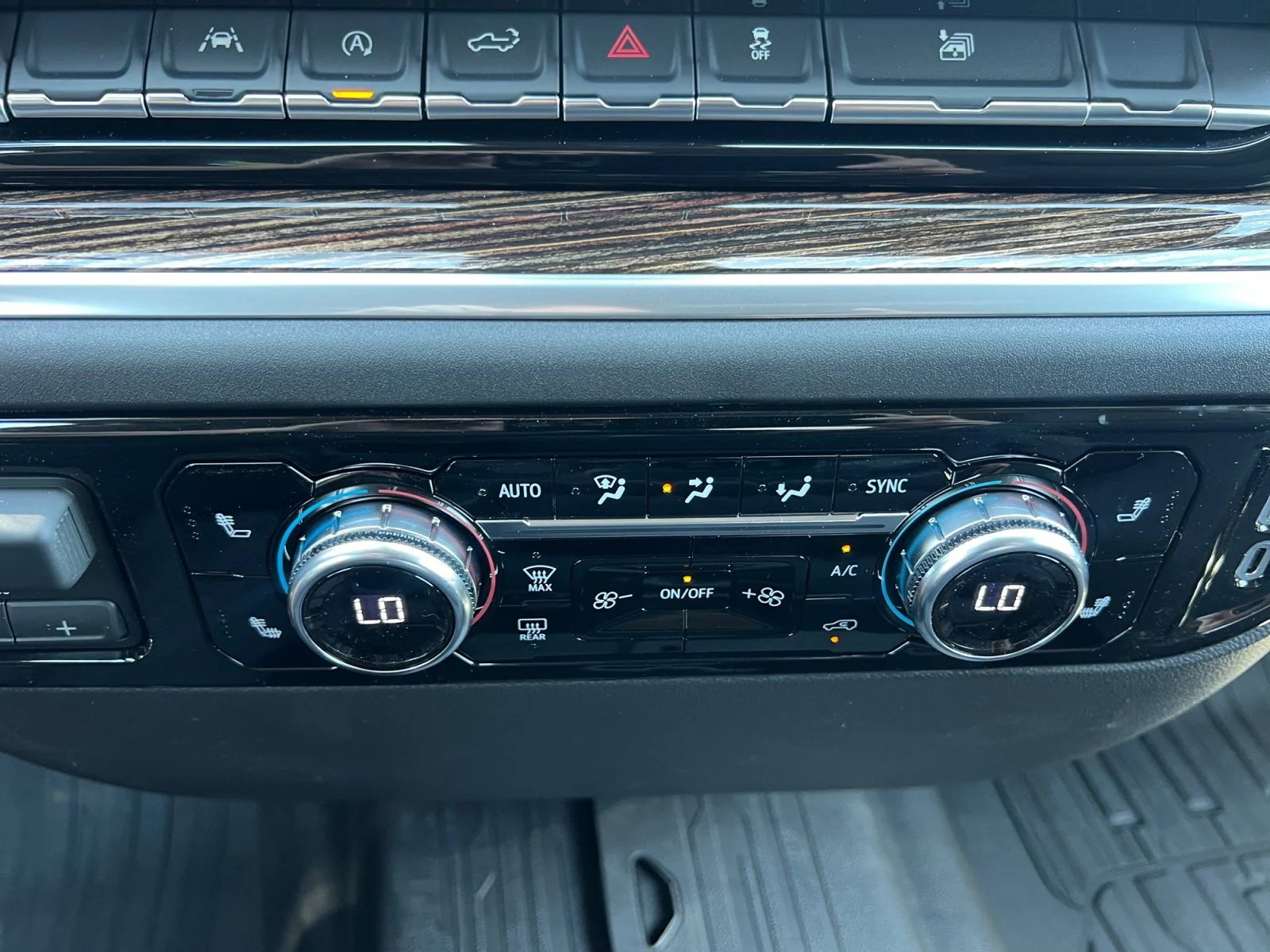 New 2026 Summit White GMC Elevation image 18