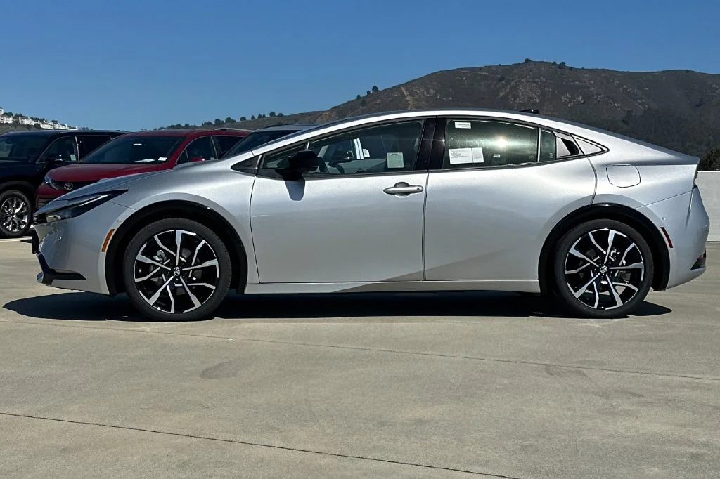 New 2027 Cutting Edge Toyota  XSE Premium image 7