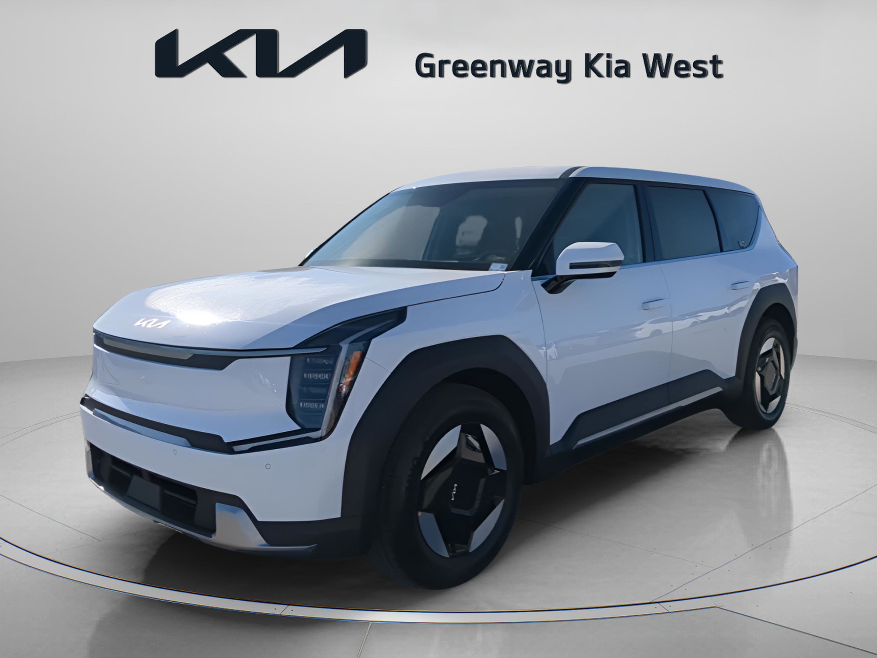 New 2026 Glacial White Pearl Kia Light Long Range RWD image 4