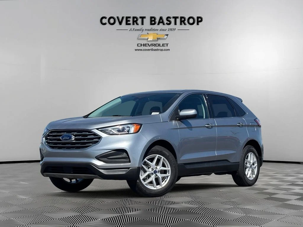 Used 2022 Silver Ford SEL image 1