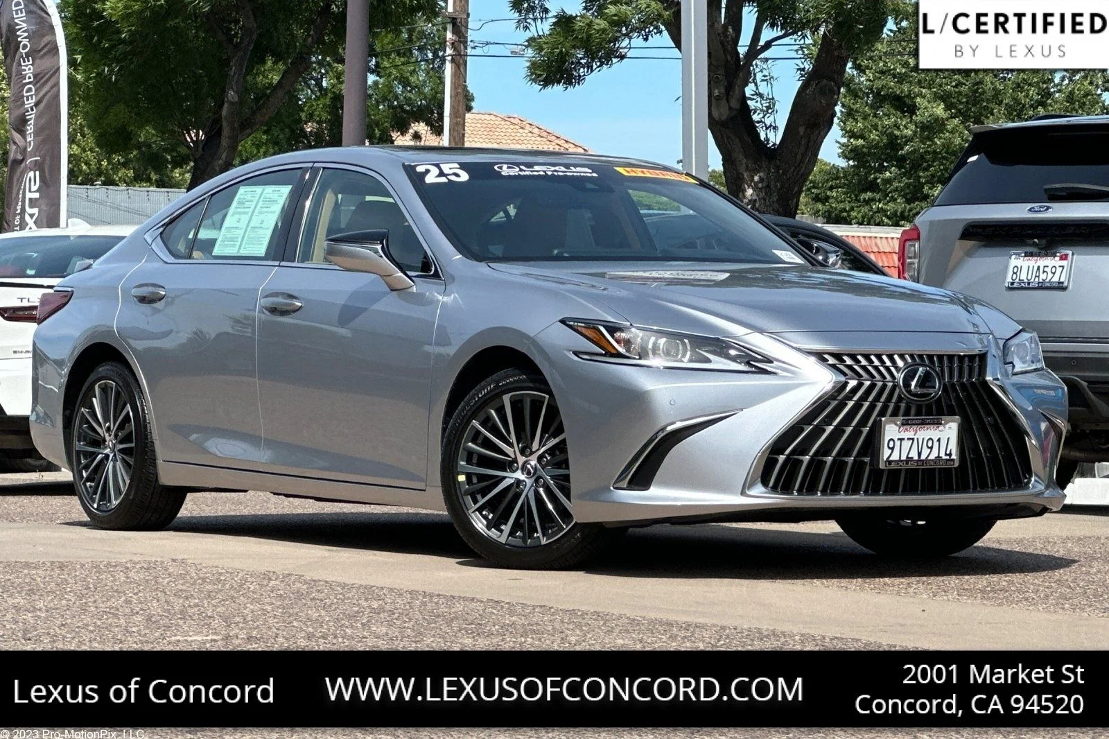 2025 Lexus ES 300h 300h's photo