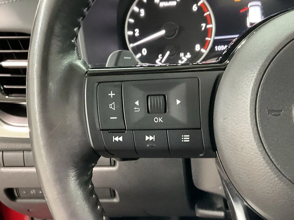 Used 2021 Scarlet Nissan SV image 9