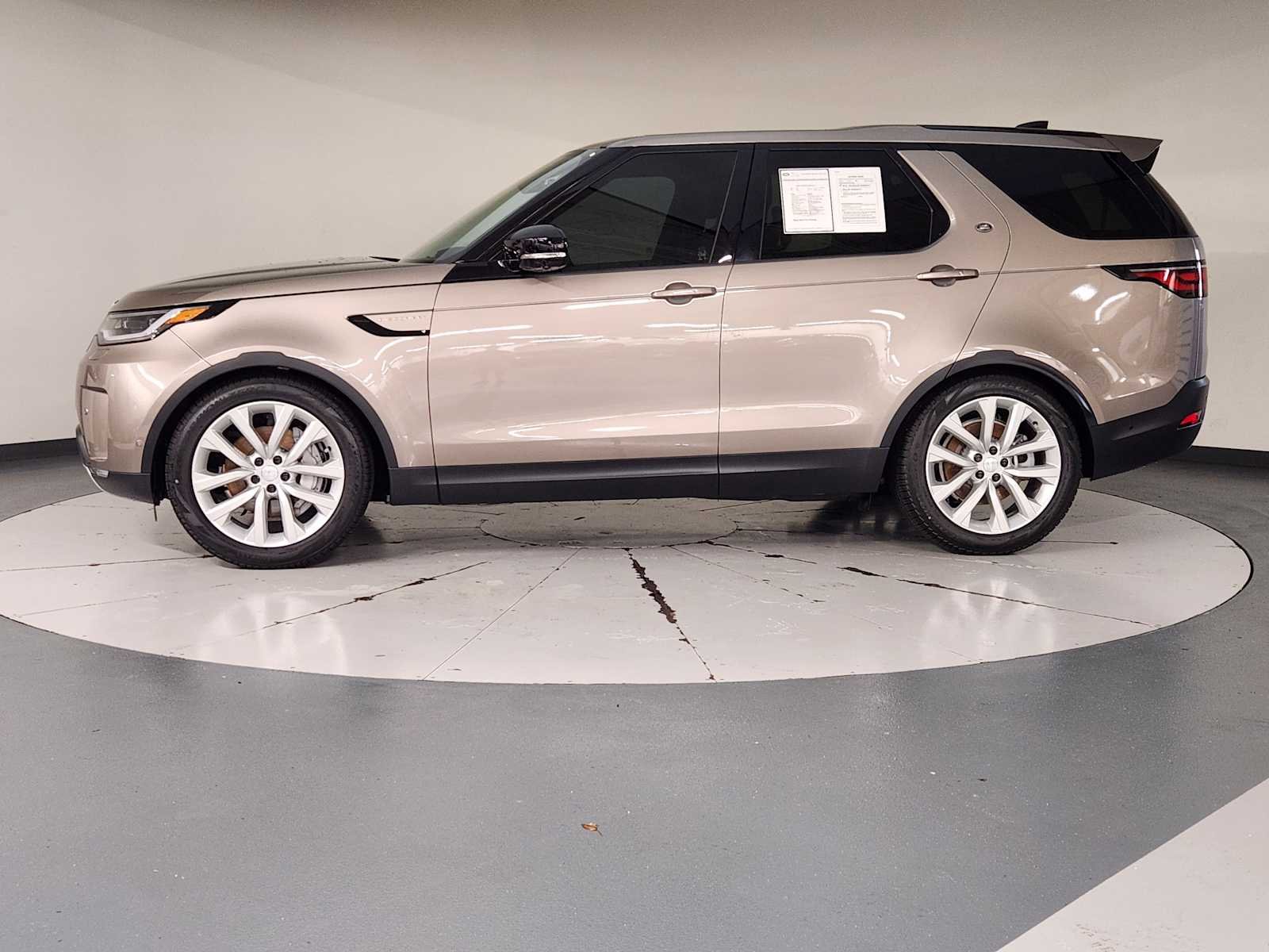 Used 2026 Lantau Bronze Metallic Land Rover S - AWD image 5
