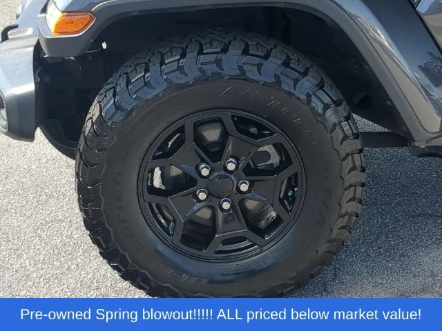 Used 2021 Gray Jeep Sport image 18