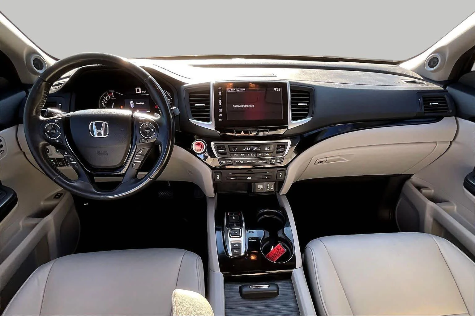 Used 2017 Lunar Silver Metallic Honda Touring image 15