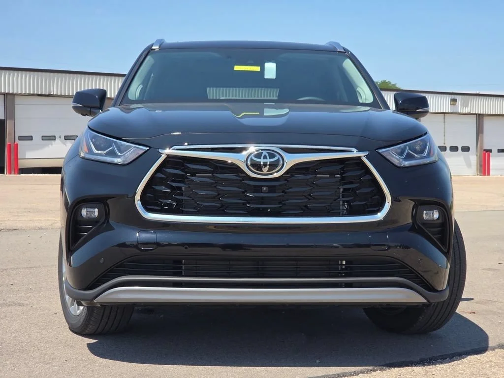 New 2026 Midnight Black Metallic Toyota Platinum image 3